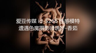 眼镜小少妇真会玩,闪亮灯带围绕身体大转,扭来扭去很诱人