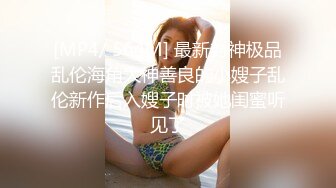 清纯女孩真空做家政主人来了故意拖下吊带漏出美胸